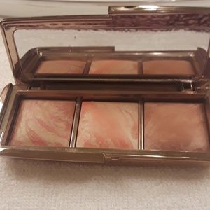 Hourglass blush palette